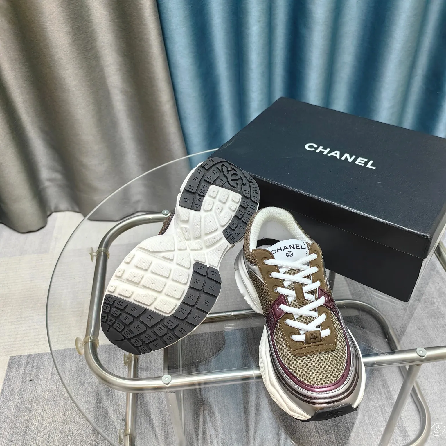 p680🐮🐮Chanel Chanel dad shoes, men and women couples - 2025 counter top casual sports shoes This classic design; the upper is electro-embroidered with a variety of techniques; the outsole is fashionable and sporty; it is unusual to incorporate a variety of color matching elements... The diversified mix and match is very beautiful and versatile, casual, fashionable, sports and outdoor can be taken into account... ꫛꫀꪝ Go➫ Material: ❶Upper is made of: Original imported first-layer silk cowhide + original waterproof cloth + original first-layer cowhide ❷Inner lining: original sheep lining + mesh ❸Outsole based on: original TPU combination outsole Special counter boutique packaging complete set for women 35–41